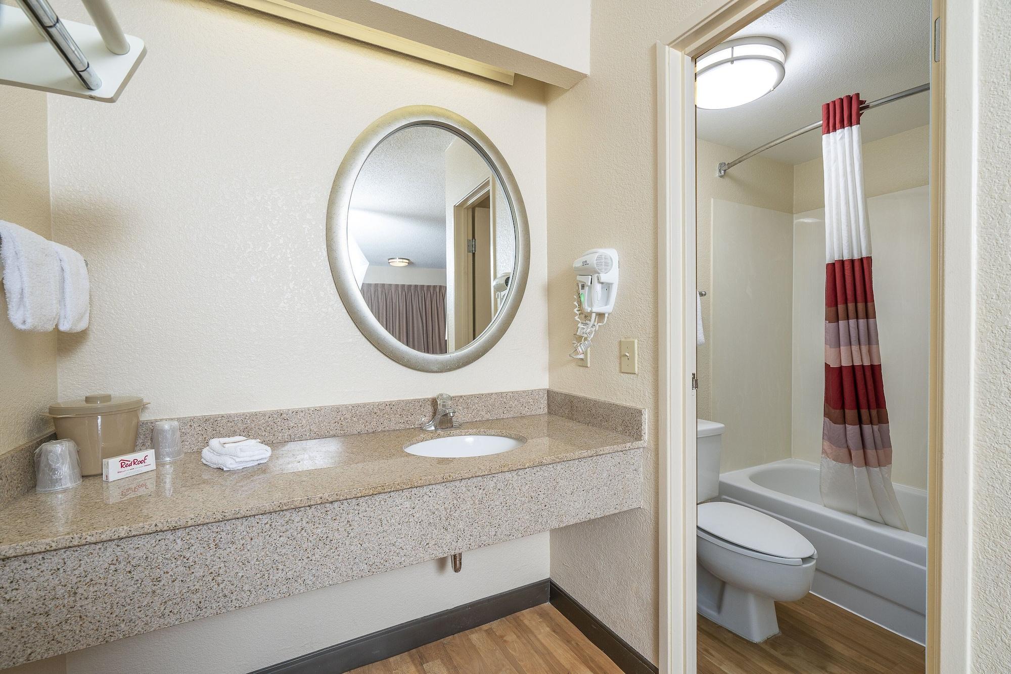 Red Roof Inn Louisville Fair And Expo Exterior foto
